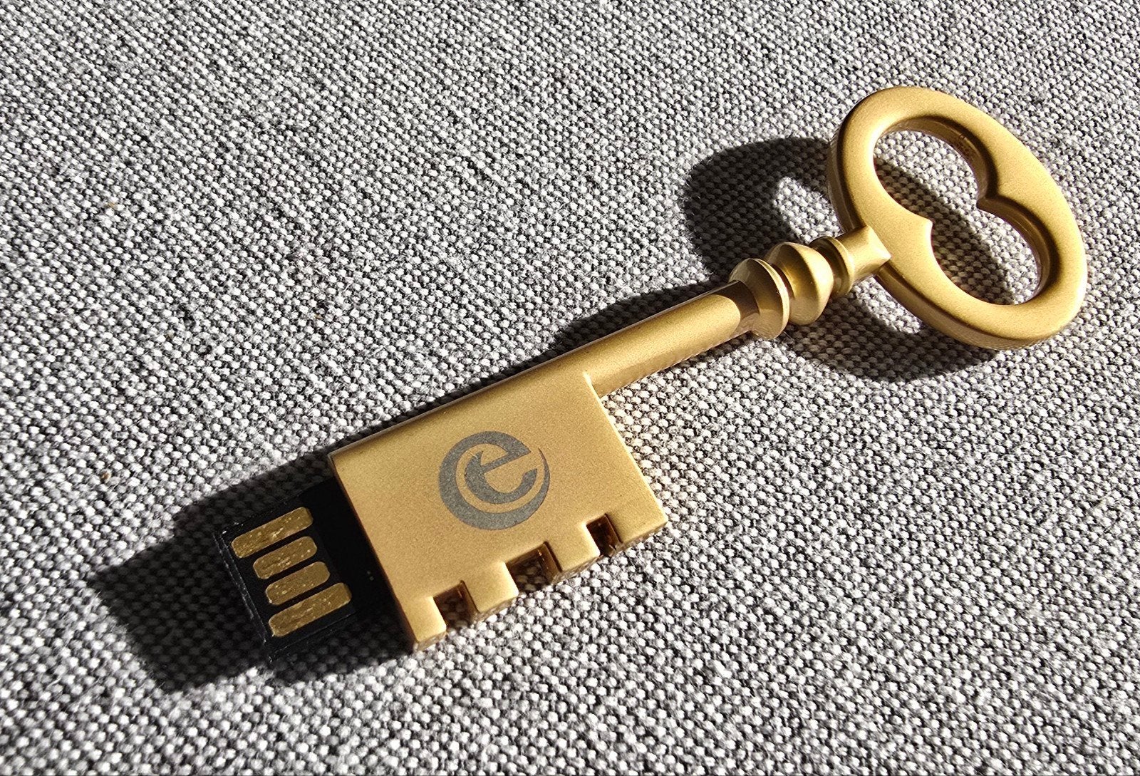 Efteling USB-stick 'De sleutel tot...' in geschenkdoos, Ophalen of Verzenden, Zo goed als nieuw, Gebruiksvoorwerp