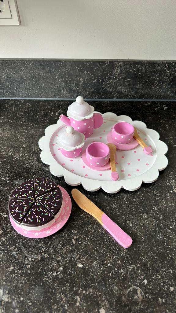 Houten theeserviesje met taart - roze speelgoed, Kinderen en Baby's, Speelgoed | Overig, Gebruikt, Meisje, Ophalen of Verzenden
