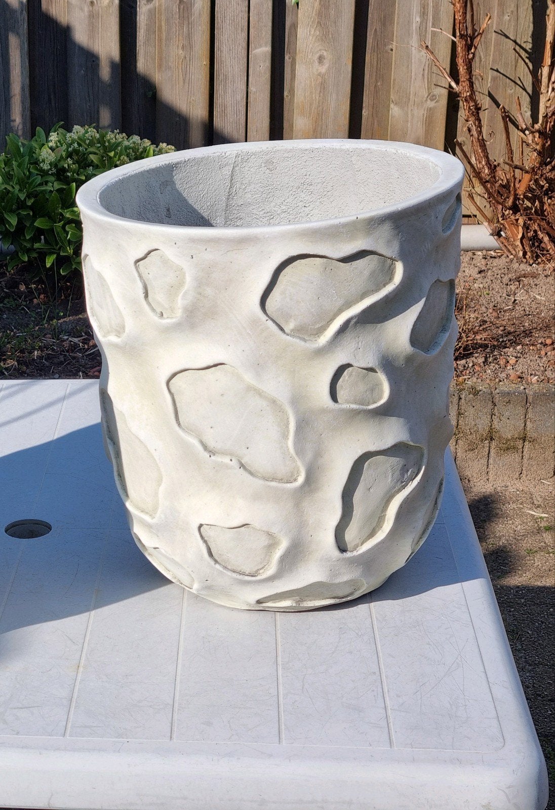 🪴  Grote bloempot hoog,        diam 28 cm,  vorstbestendig, Tuin en Terras, Bloempotten, Overige materialen, Rond, Zo goed als nieuw