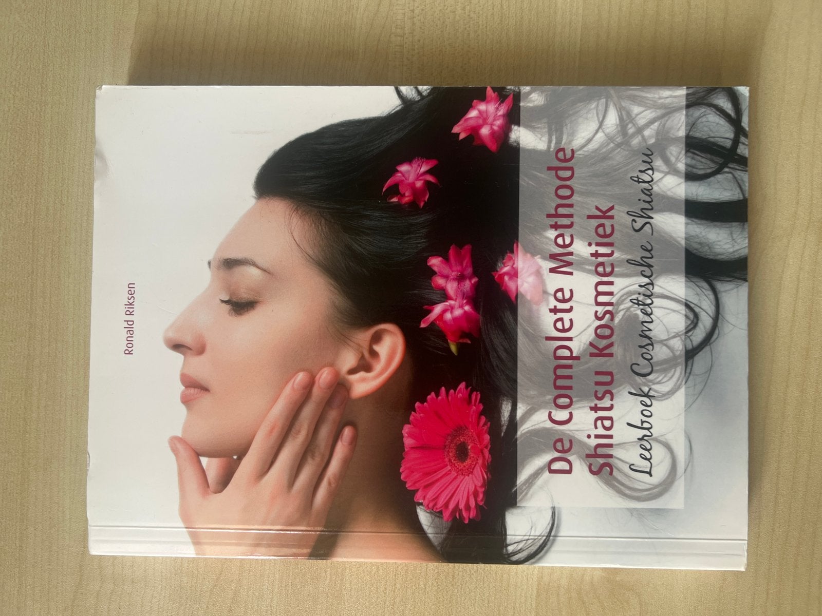 De Complete Methode Shiatsu Kosmetiek - Ronald Riksen, Ophalen of Verzenden, Zo goed als nieuw, MBO