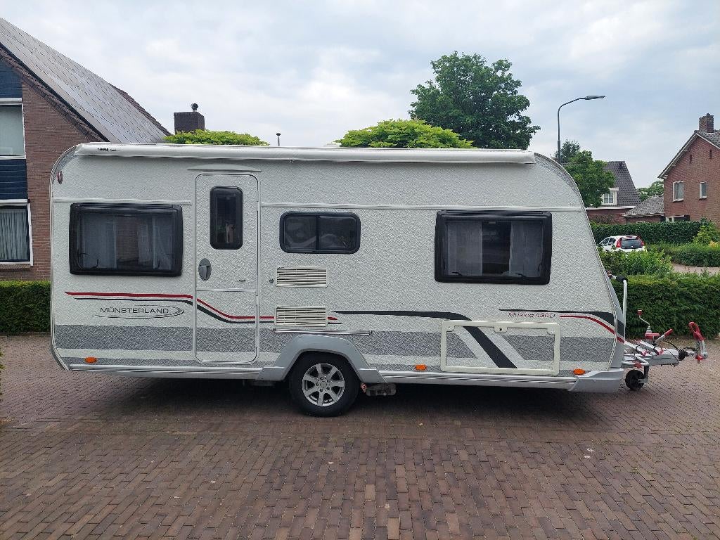 LMC Musica 430 D 2010, Mover, Thule luifel, Caravans en Kamperen, Caravans, Rondzit, Kachel, Dwarsbed, Particulier