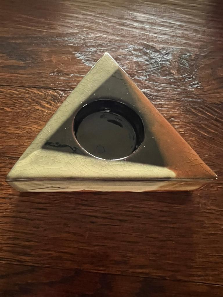 Pyramide keramiek kandelaar gesigneerd., Antiek en Kunst, Antiek | Keramiek en Aardewerk, Ophalen of Verzenden