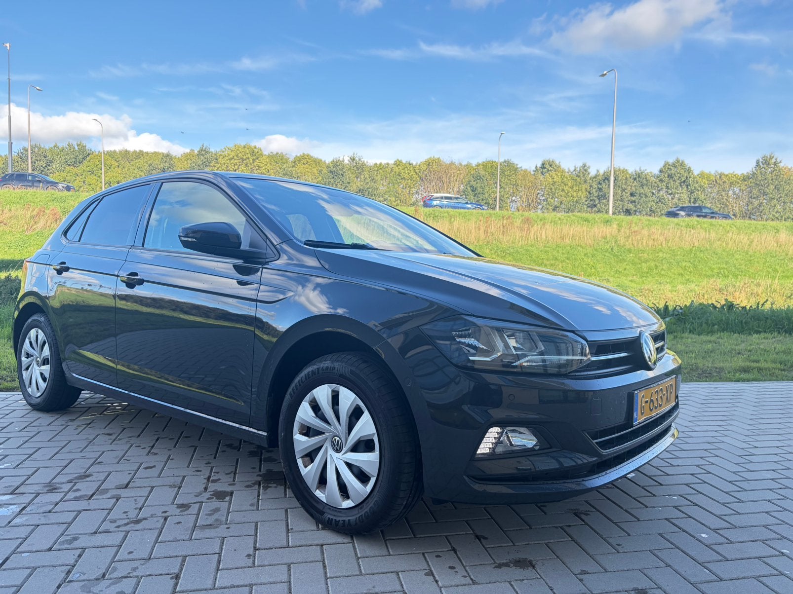 Volkswagen Polo 1.0 TSI 95pk 2020 Grijs in nieuwe staat NAP, Auto's, Voorwielaandrijving, Dealer onderhouden, Stof, 95 pk