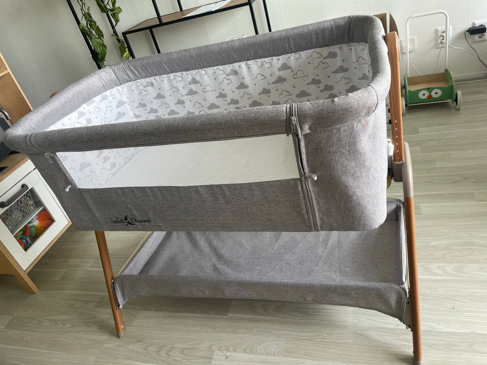 Chipolino Co-Sleeper babybedje - Grijs, Kinderen en Baby's, Ophalen, Zo goed als nieuw, Wieg