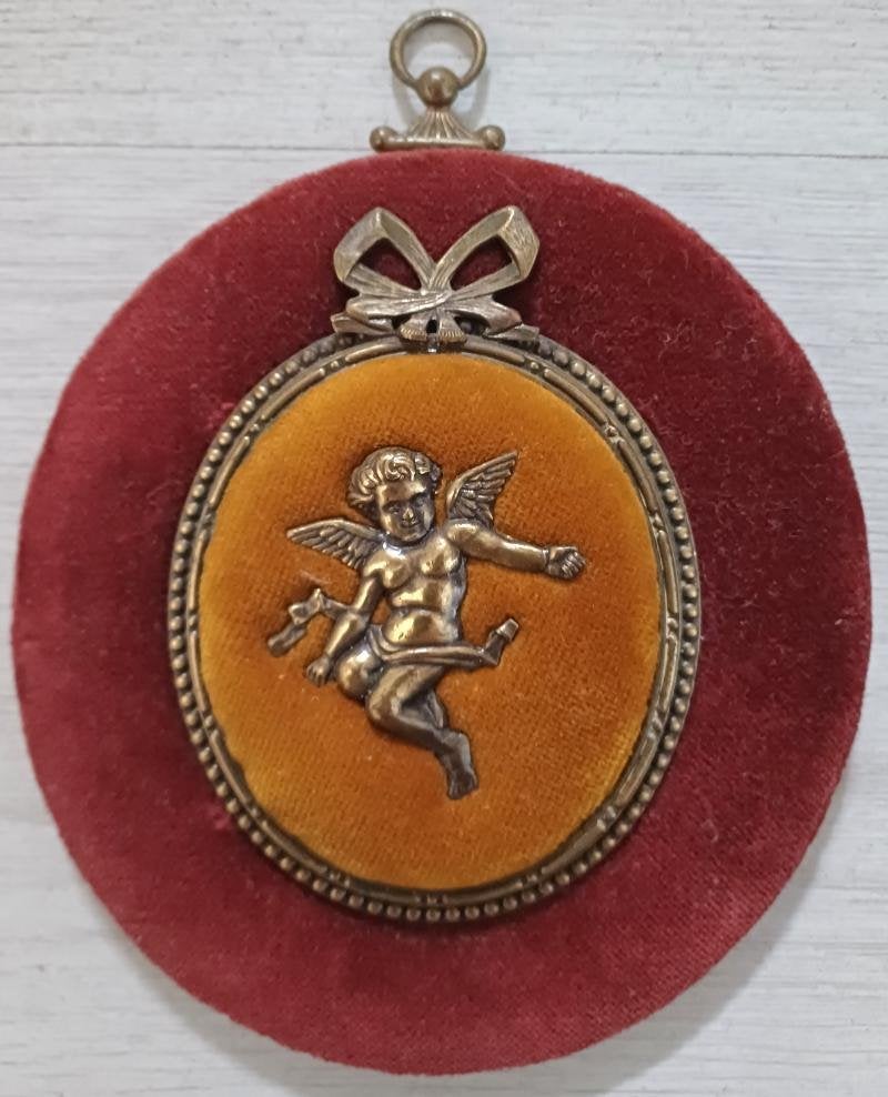 Antiek schilderijtje met rood vlours,en koperen engeltje, Huis en Inrichting, Ophalen, Gebruikt, Wandhanger
