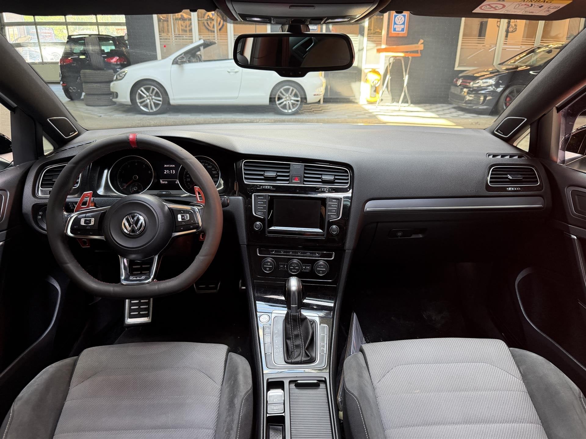 Foto 19 van Volkswagen Golf 1.4 TSI DSG | R-Line | Pano | Akra | Maxton