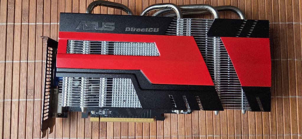 ASUS Radeon HD 6770 DirectCU Silent - Passively Cooled, Computers en Software, Videokaarten, AMD, HDMI, Ophalen of Verzenden, PCI-Express 2.1