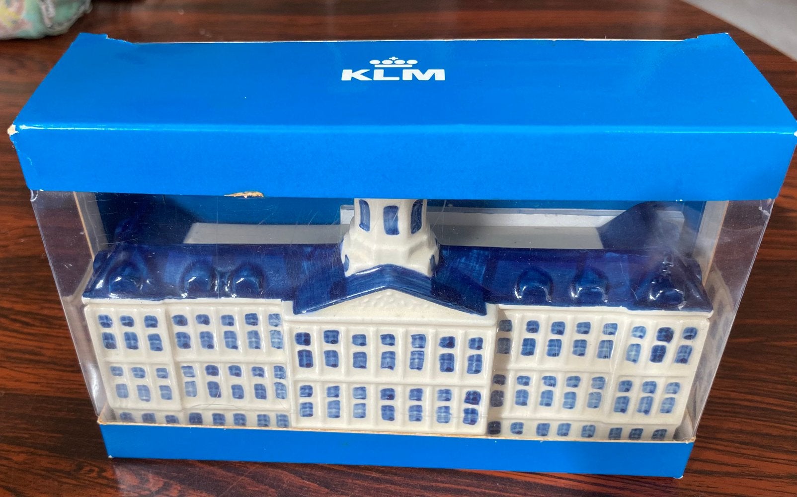 KLM Royal Palace + Huisjes, Ophalen