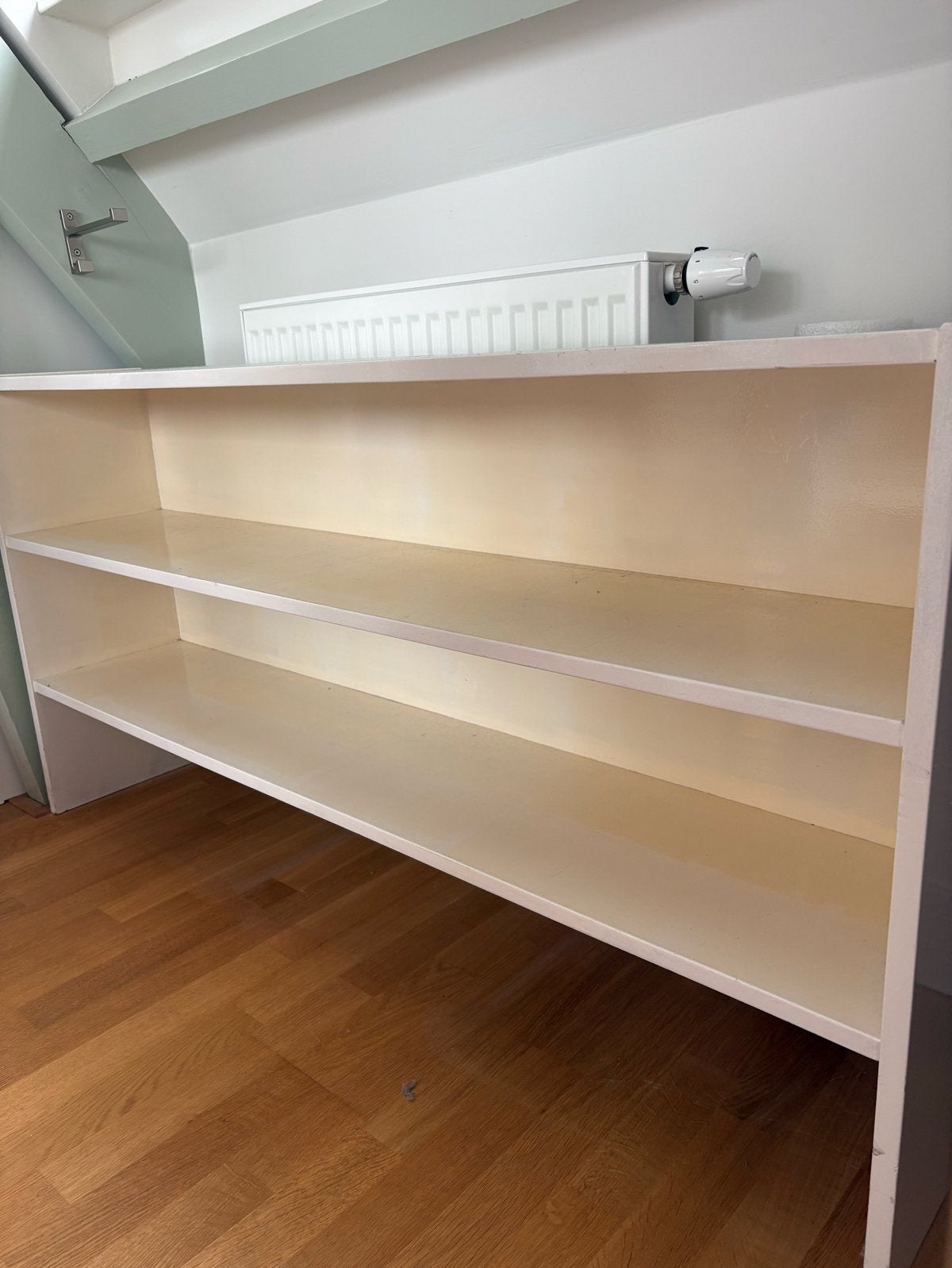Witte Boekenkast met 3 Planken - Gebruikt.135x70x27, Ophalen, Met plank(en), Gebruikt, 100 tot 150 cm