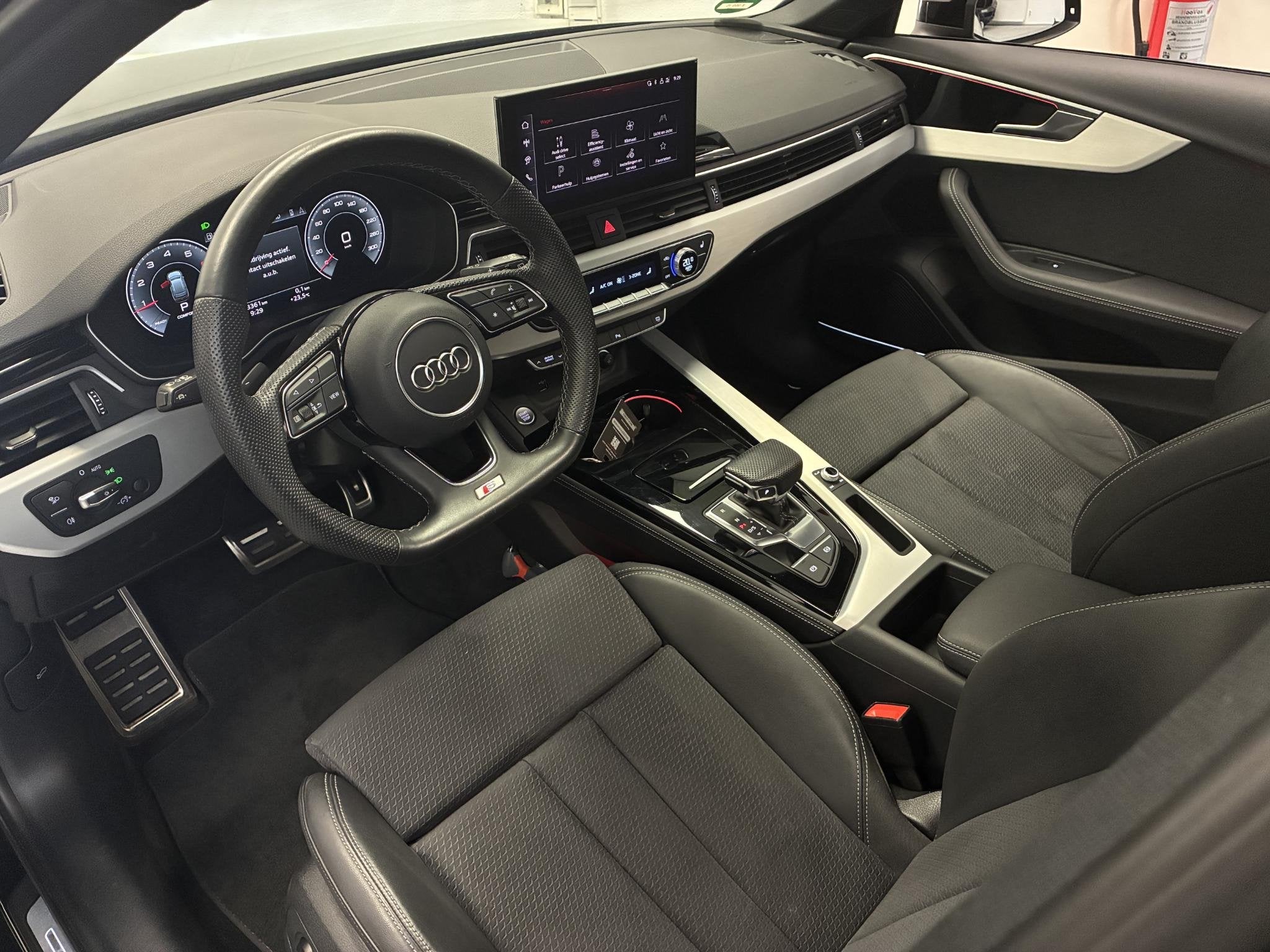 Audi A4 Avant 35 TFSI S edition Competition | S-LINE | PANO, Auto's, Dealer onderhouden, Gebruikt, 4 cilinders, A4
