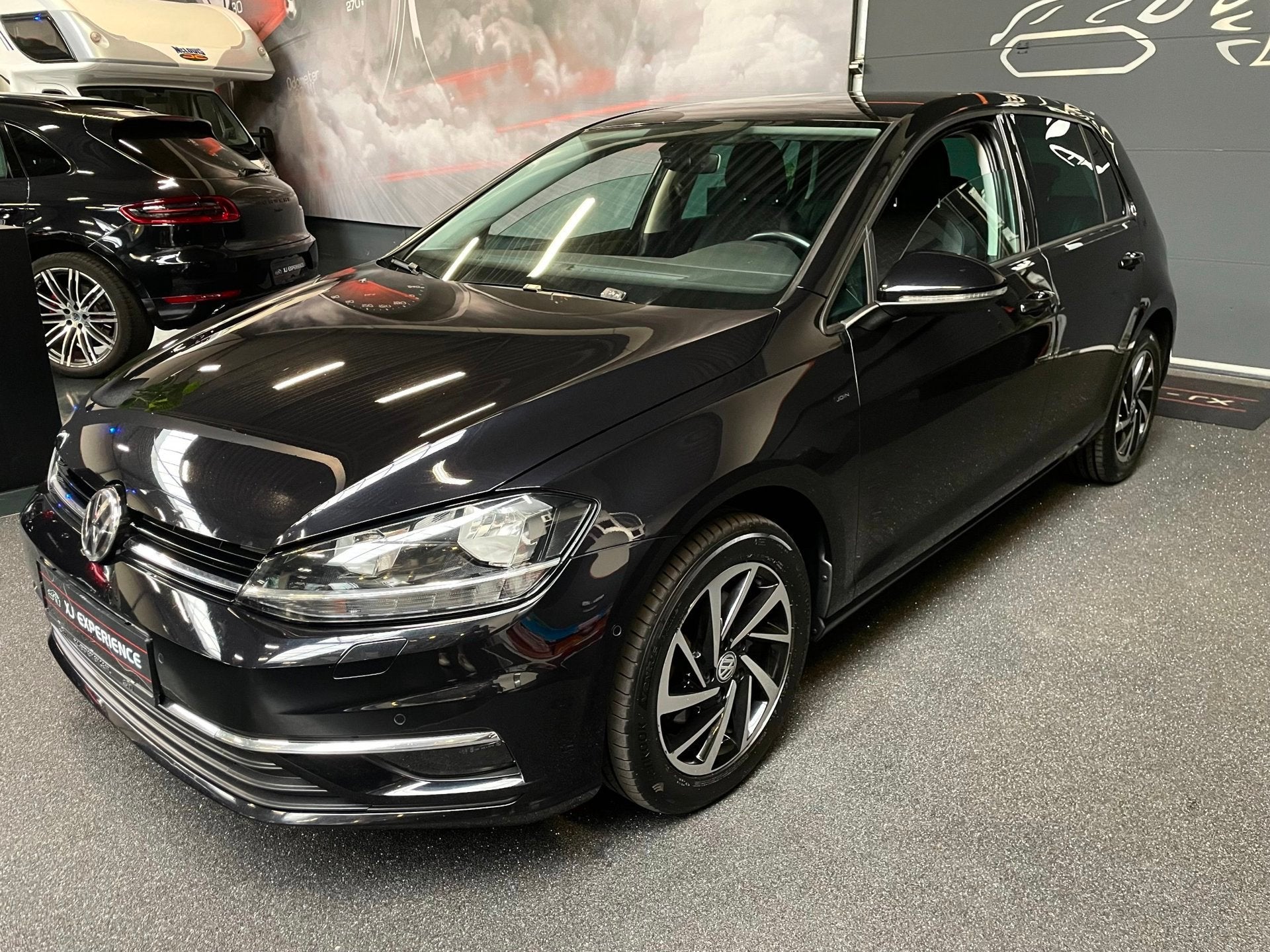 Volkswagen Golf 1.6 TDI Highline Business NAVI CARPLAY AUTOM, Gebruikt, 4 cilinders, 116 pk, Zwart