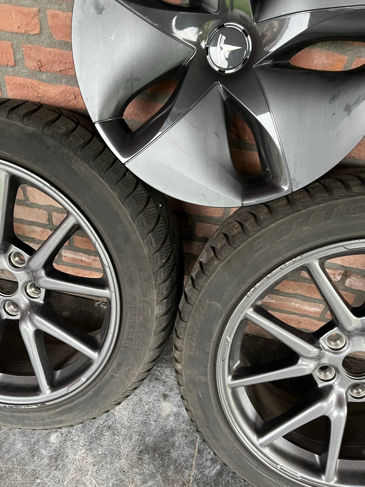 Foto 5 van Tesla Model 3 aero velgen 18 inch+winterbanden+wielkappen