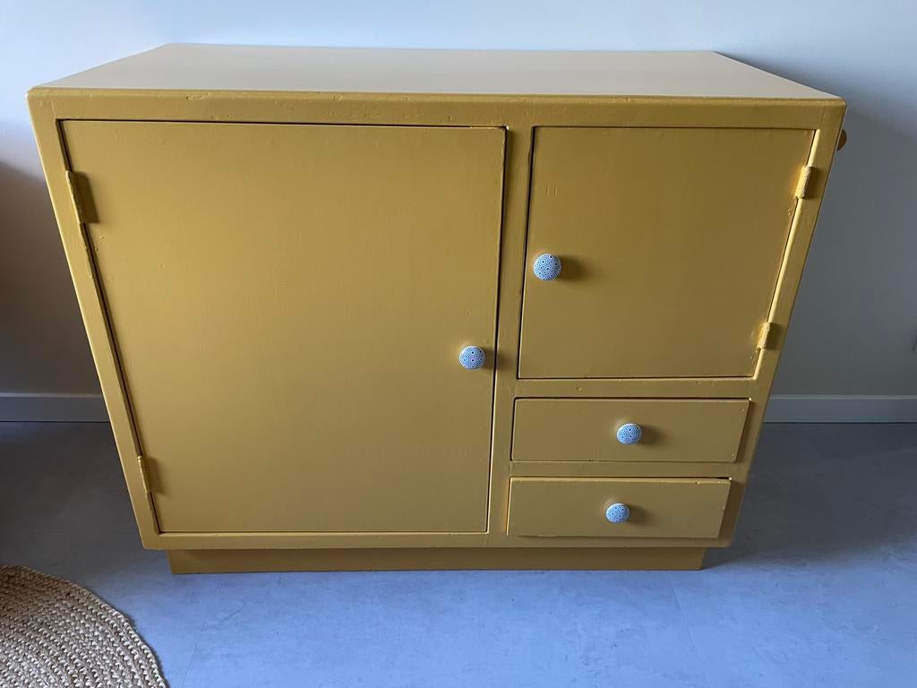 Leuke gele commode, Kinderen en Baby's, Kinderkamer | Commodes en Kasten, 50 tot 70 cm, Ophalen of Verzenden, 90 tot 105 cm, 100 cm of meer