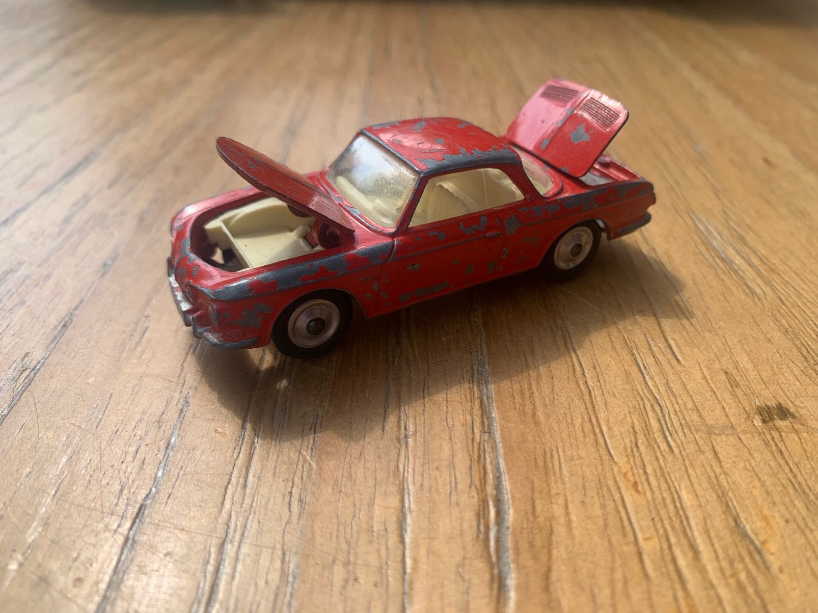 Corgi toys Karmann Ghia VW 1500, Ophalen of Verzenden, Gebruikt, Auto, Corgi
