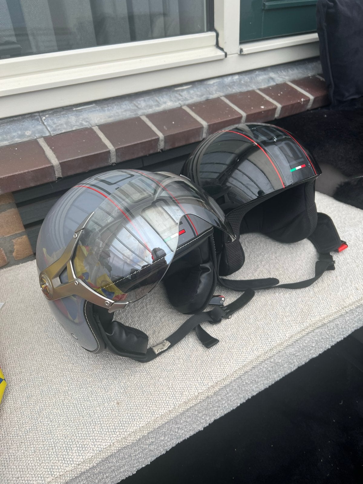 Beon helmen in grijs en zwart, Motoren, Ophalen of Verzenden, Tweedehands, Jethelm, Overige merken