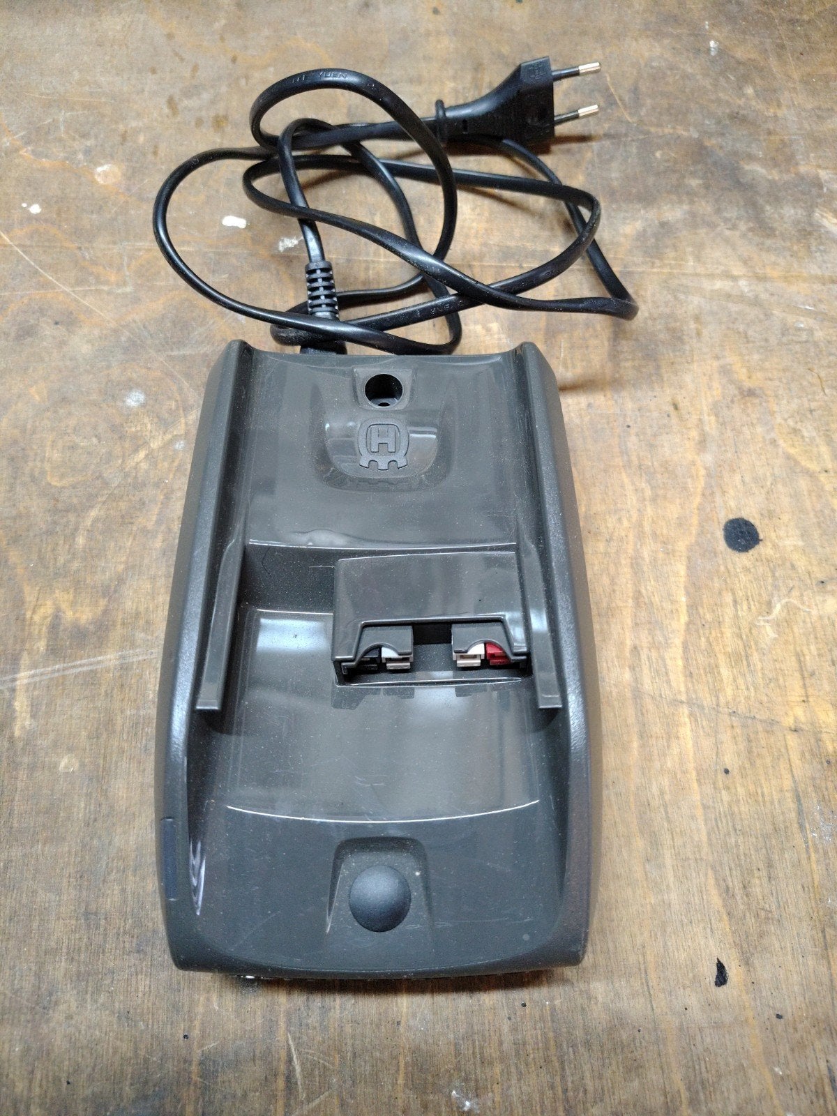 Husqvarna 40-C80 Li-ion Acculader, Ophalen of Verzenden, Gebruikt