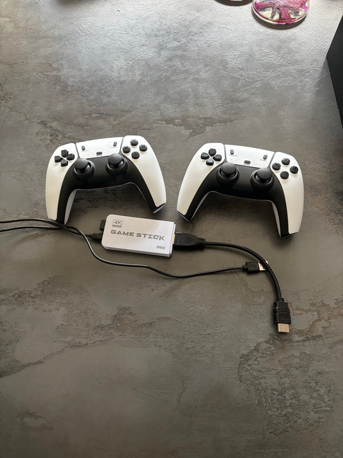 4K Game Stick Pro met 2 controllers en 20000+ games, Ophalen of Verzenden, Overige merken, Zo goed als nieuw