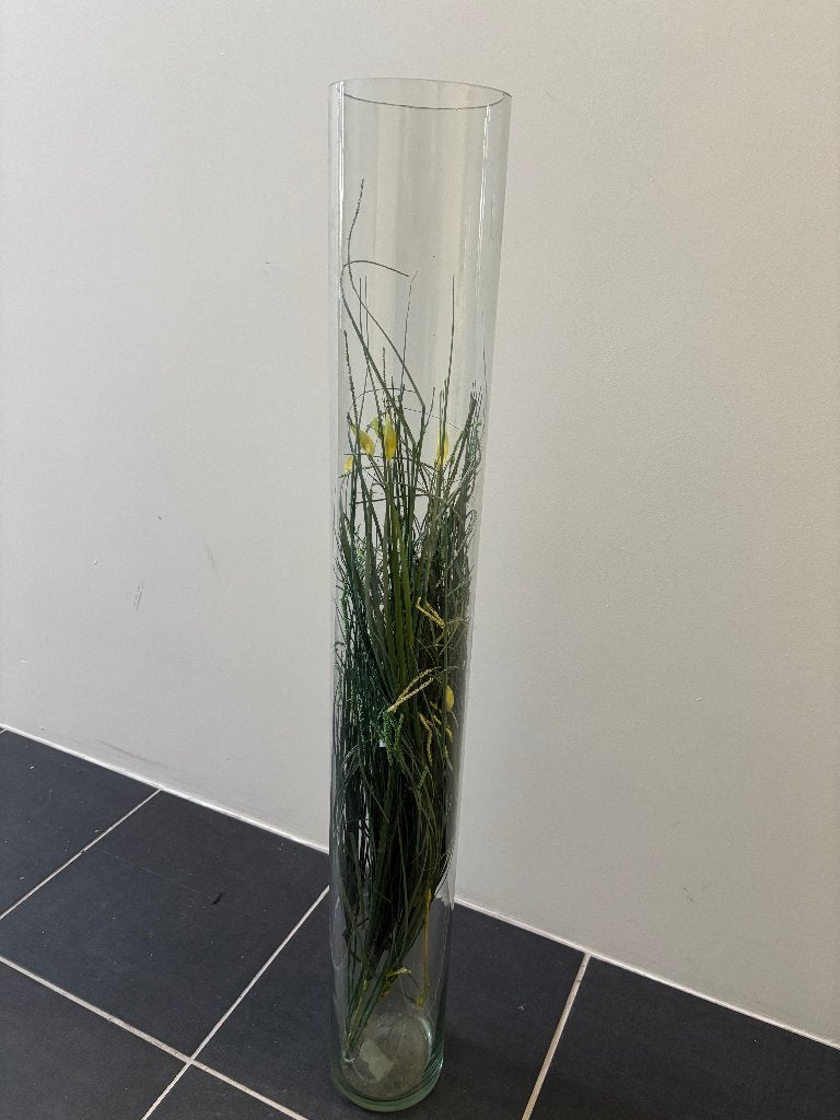 Hoge glazen vaas met kunstbloemen - 90cm, Huis en Inrichting, Woonaccessoires | Vazen, Ophalen, 90 cm, Transparant, Inclusief decoratie