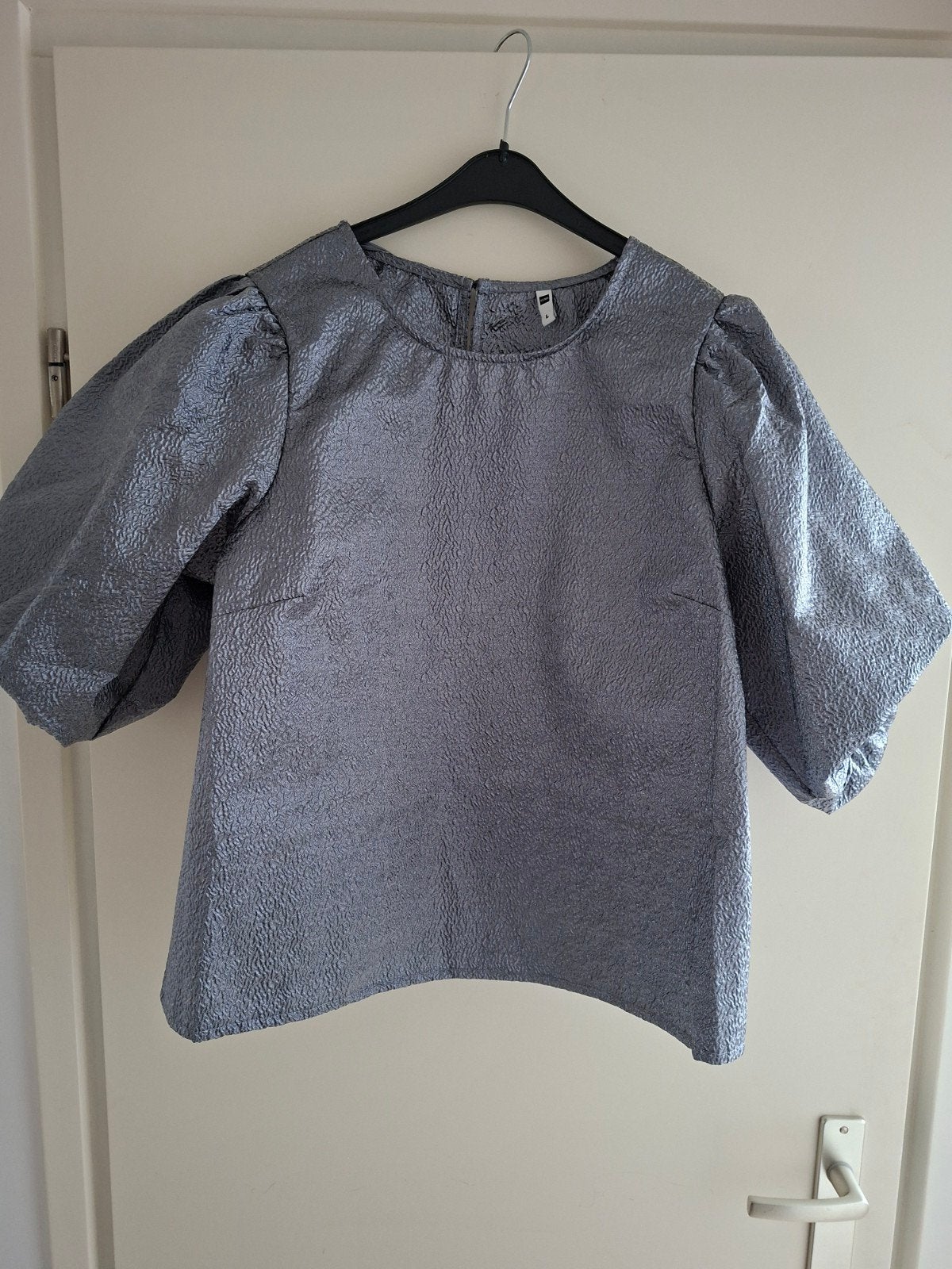 Zilverkleurige top Hema maat L nieuw, Kleding | Dames, Maat 42/44 (L), Nieuw, Ophalen of Verzenden, Korte mouw