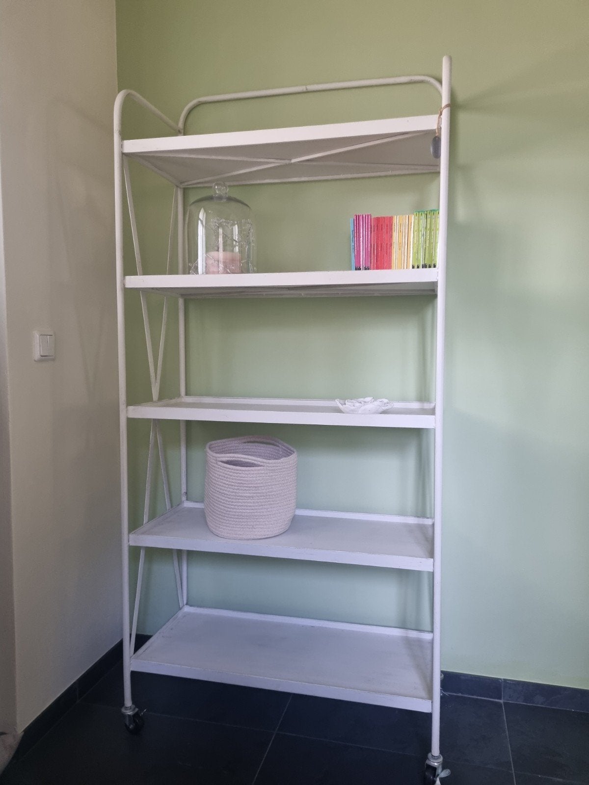 Riverdale kast / rek op wielen, Ophalen, Met plank(en), Gebruikt, 50 tot 100 cm