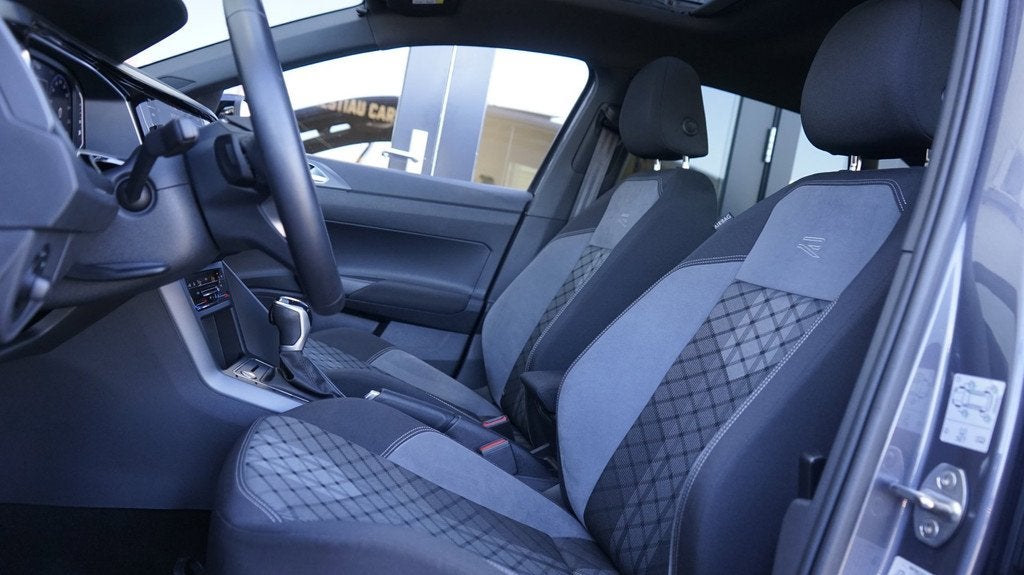 Volkswagen Taigo 1.0 TSI R-Line AUTOMAAT-ACC-CAMERA-DAB-IQ L, Auto's, Volkswagen, 1160 kg, Gebruikt, Zwart, Bedrijf