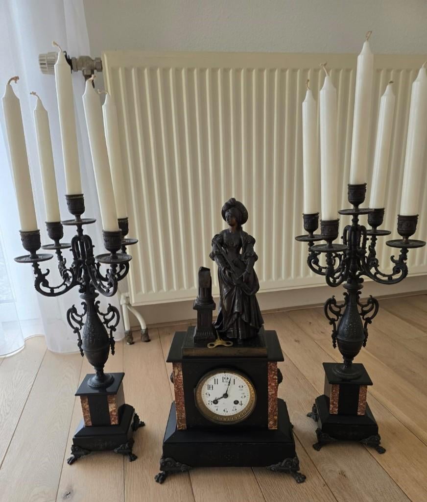 Antieke klok met 2 Kandelaars, Ophalen