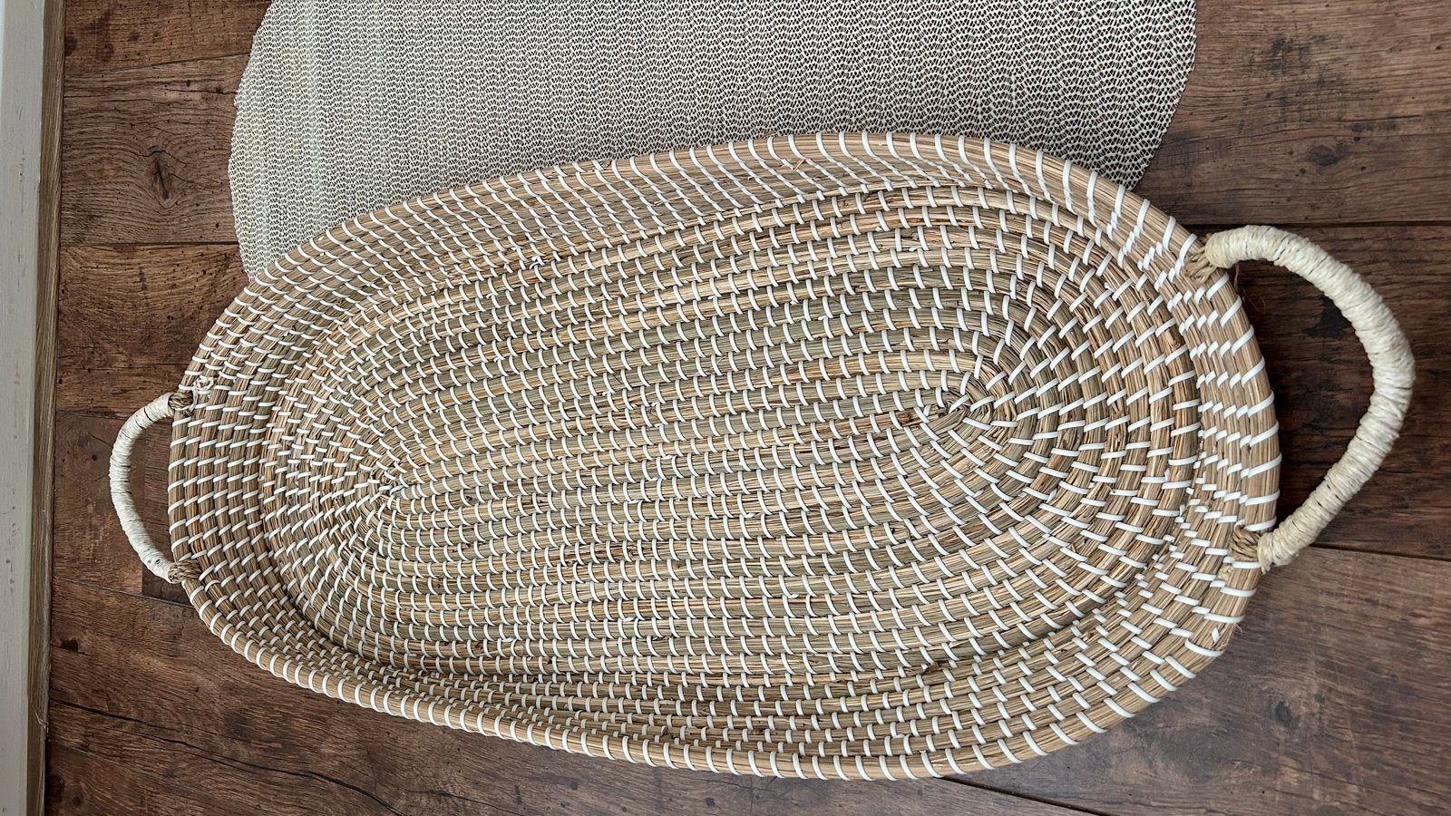 Decoratieve rieten mand met handvatten - Verschoonmand, Ophalen, Gebruikt