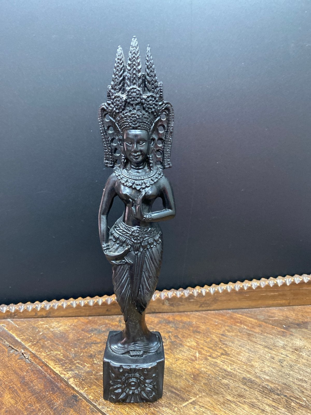 Apsara danseres beeldje - Zwart - Aziatisch, Antiek en Kunst, Ophalen of Verzenden, Handgemaakt, Beeld, Composieten