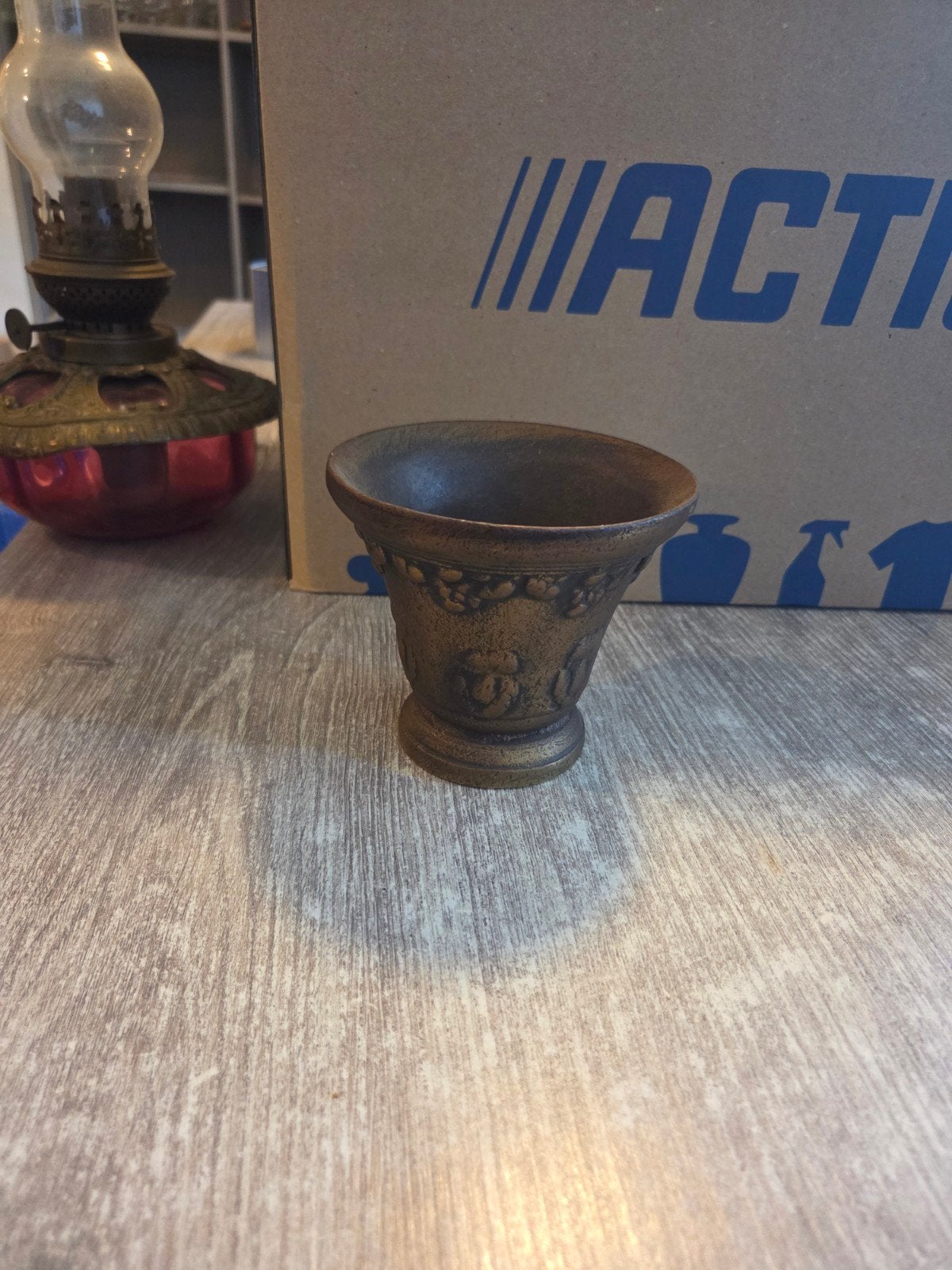 Antieke bronzen vijzel met decoratie, Ophalen of Verzenden, Brons
