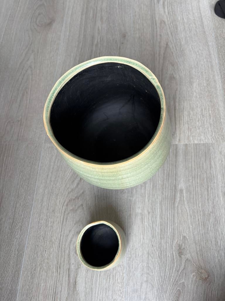 Bloempot set - Keramiek - Groen €15, Tuin en Terras, Bloempotten, Rond, Ophalen of Verzenden, Aardewerk, Minder dan 40 cm