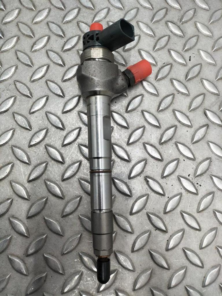 VOLKSWAGEN GOLF BRANDSTOF INJECTOR / VERSTUIVER 04L130277AE, Ophalen of Verzenden, Gebruikt, Stiba lid
