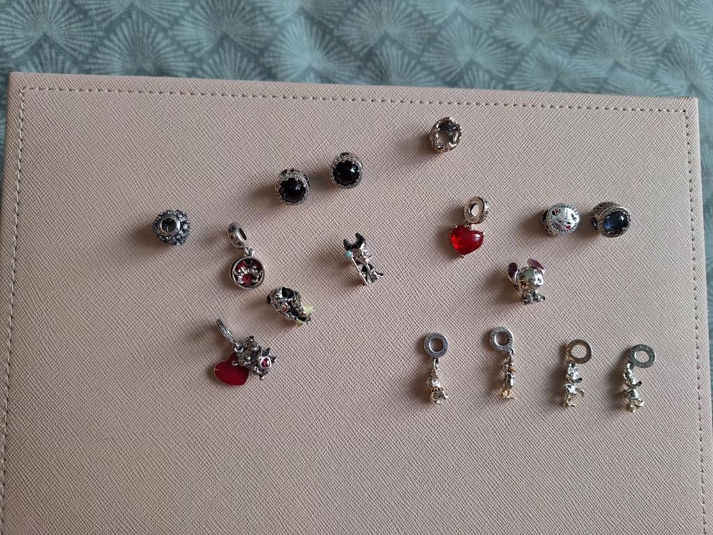 Diverse bedels,  Pandora Disney, Sieraden, Tassen en Uiterlijk, Bedels, Pandora, Ophalen of Verzenden, Zo goed als nieuw, 4 bedels of meer