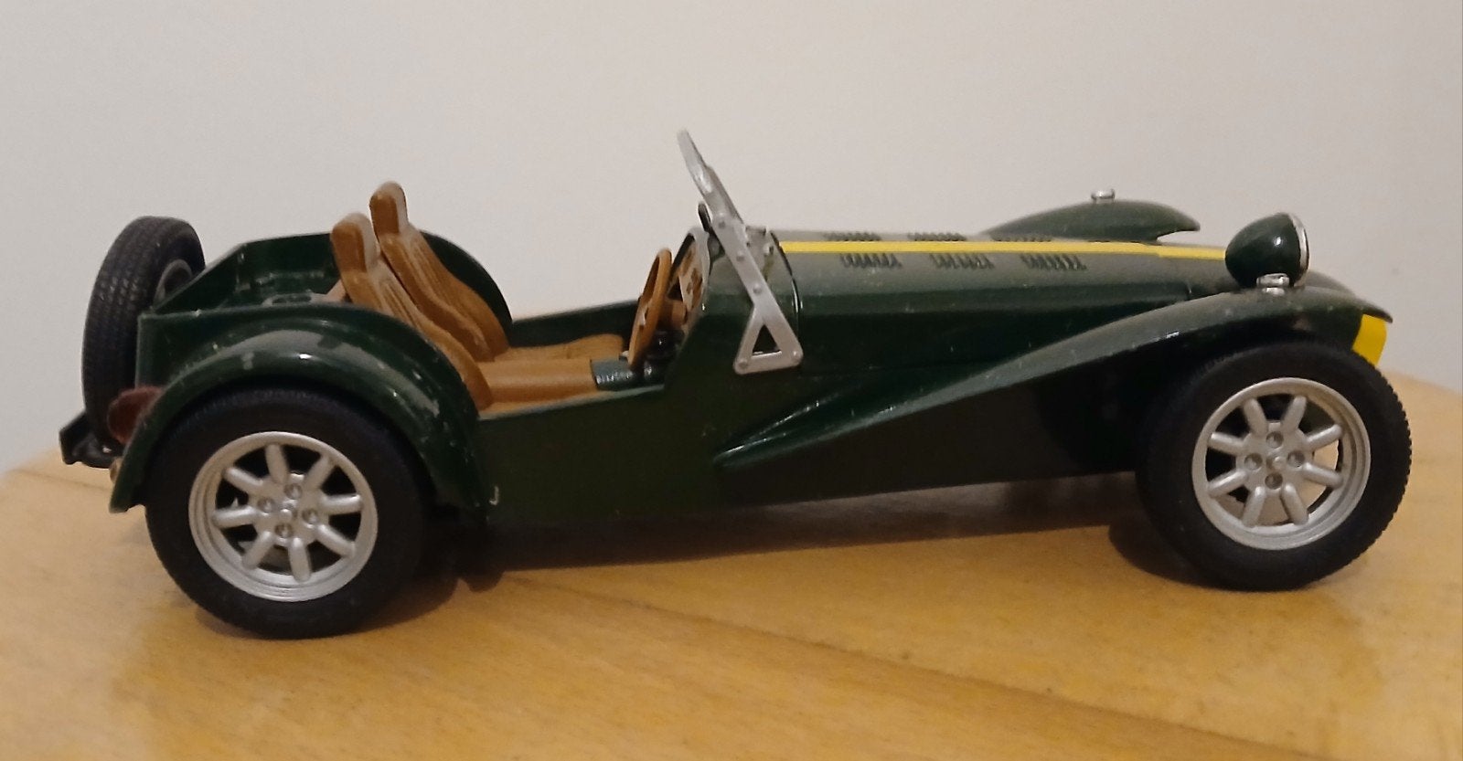 Vintage modelauto: Groene sportwagen met gele streep, Ophalen of Verzenden, Zo goed als nieuw, Auto, Anson