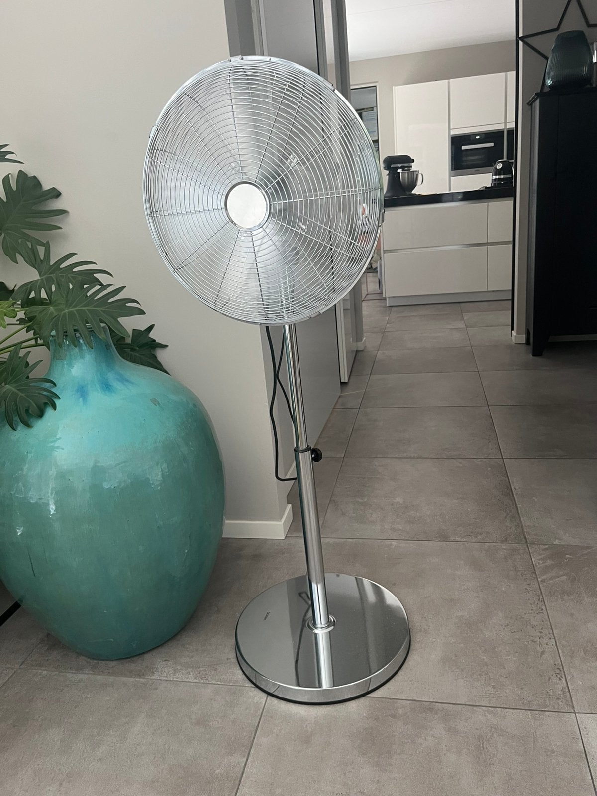 Staande krachtige metaal  ventilator, Witgoed en Apparatuur, Ventilatoren, Ophalen, Zo goed als nieuw, Tafelventilator