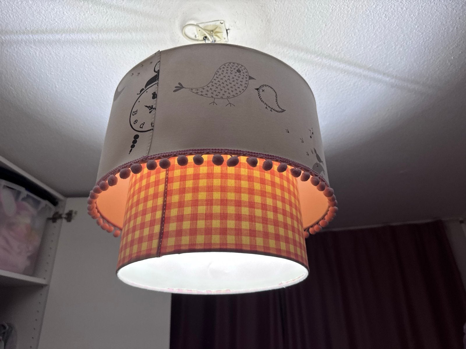 Kinderlamp met vogeltjes en ruitjespatroon, Ophalen of Verzenden, Gebruikt, Textiel, E27 (groot)