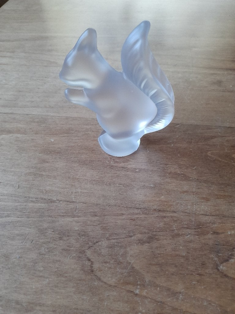 Sevres glazen eekhoorn, Verzenden