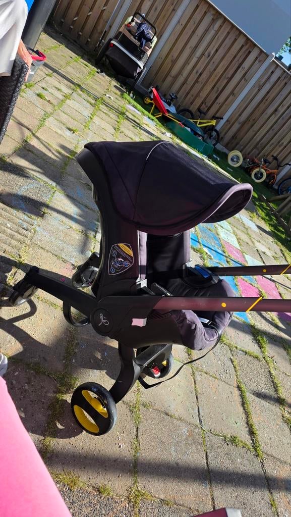 Belleby baby autostoel met geïntegreerde wielen - Zwart, Overige merken, Autogordel of Isofix, Gebruikt, Ophalen of Verzenden