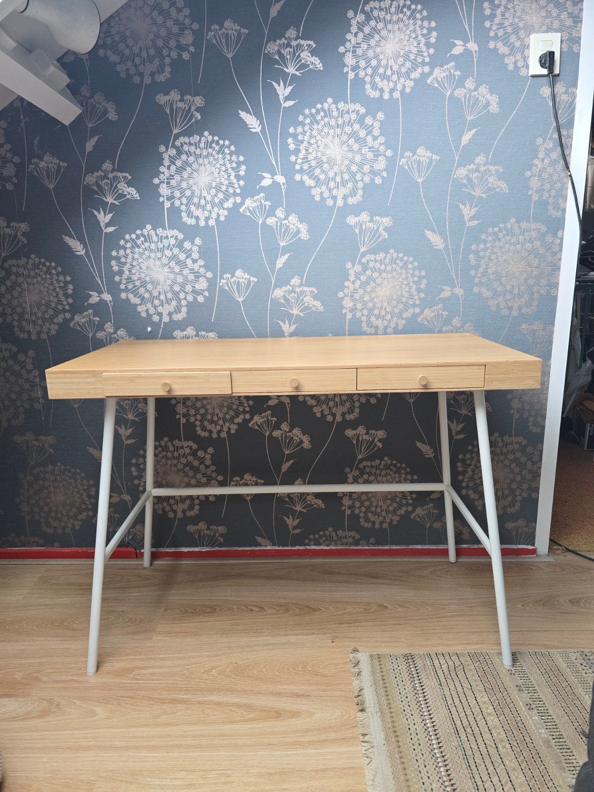 IKEA Lillasen, Buro/Bureau zo goed als nieuw, Ophalen, Zo goed als nieuw, IKEA, Hout