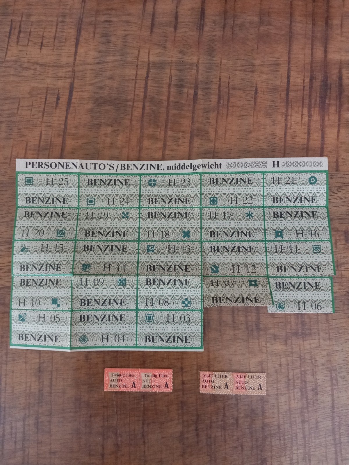 Oude benzinebonnen / rantsoenbonnen uit WOII, Verzamelen, Overige Verzamelen, Ophalen of Verzenden, Gebruikt