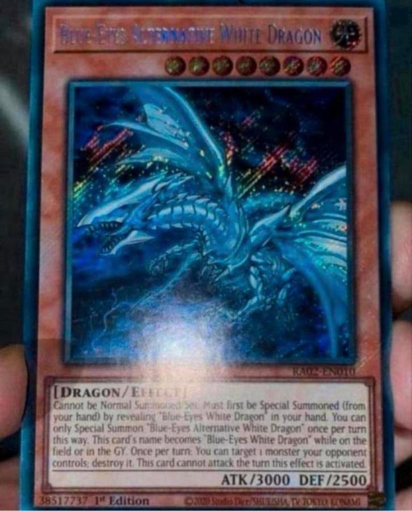 Yu-Gi-Oh! Blue Eyes Alternative White Dragon RA02 1st !, Hobby en Vrije tijd, Verzamelkaartspellen | Yu-gi-Oh!, Ophalen of Verzenden