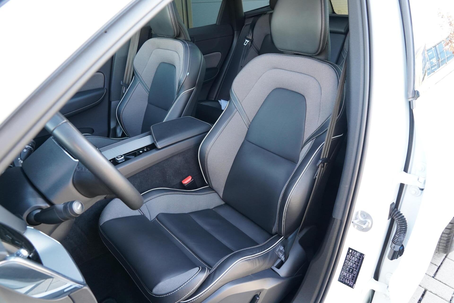 Volvo XC60 2.0 T6 Plug-in hybrid AWD Plus Dark Long Range |, Automaat, Gebruikt, 4 cilinders, 1969 cc