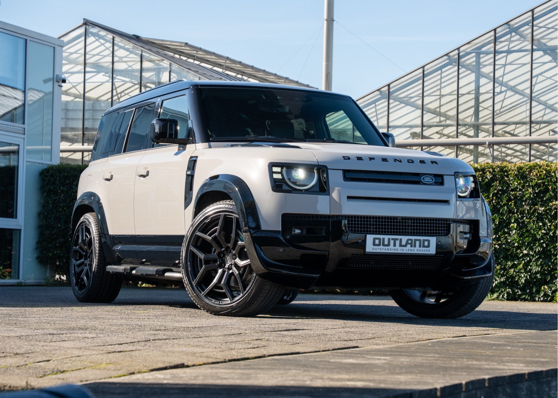 Land Rover Defender 110 P300e 110 X-Dynamic HSE | Full Optio, Auto's, Dealer onderhouden, Gebruikt, Zwart, 4 cilinders