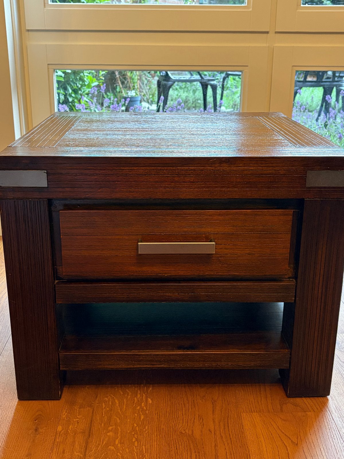 Bijzettafel van donker hout met lade, Vierkant, 55 tot 75 cm, Zo goed als nieuw, Hout