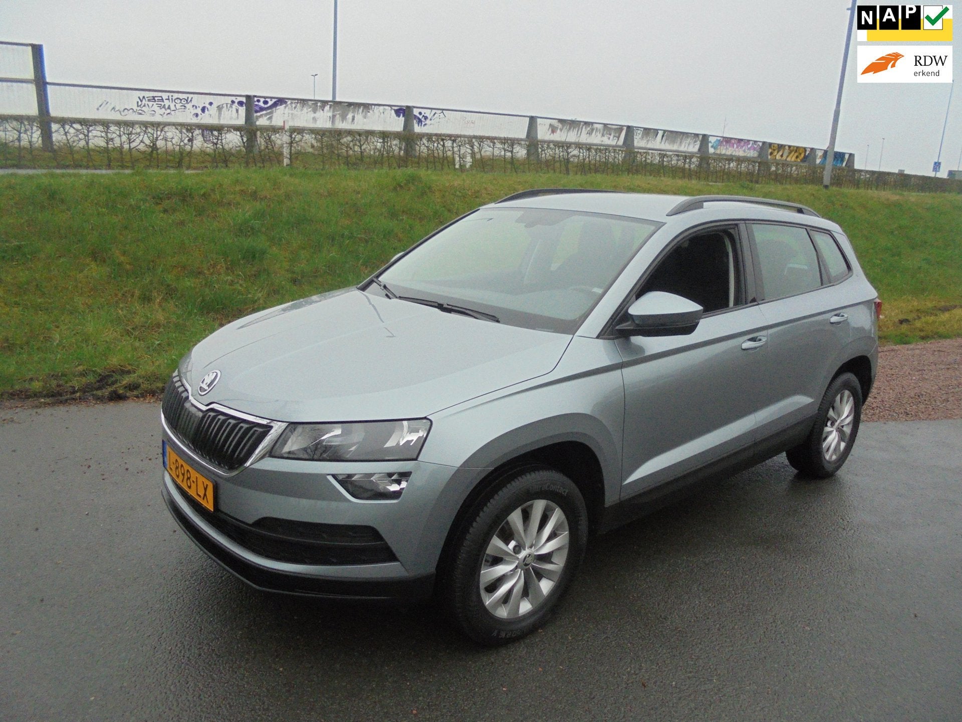 Skoda Karoq Skoda Karoq 1.5 benzine Automaat airco ecc lmv t, Auto's, 4 cilinders, Bedrijf, 19 km/l, SUV of Terreinwagen