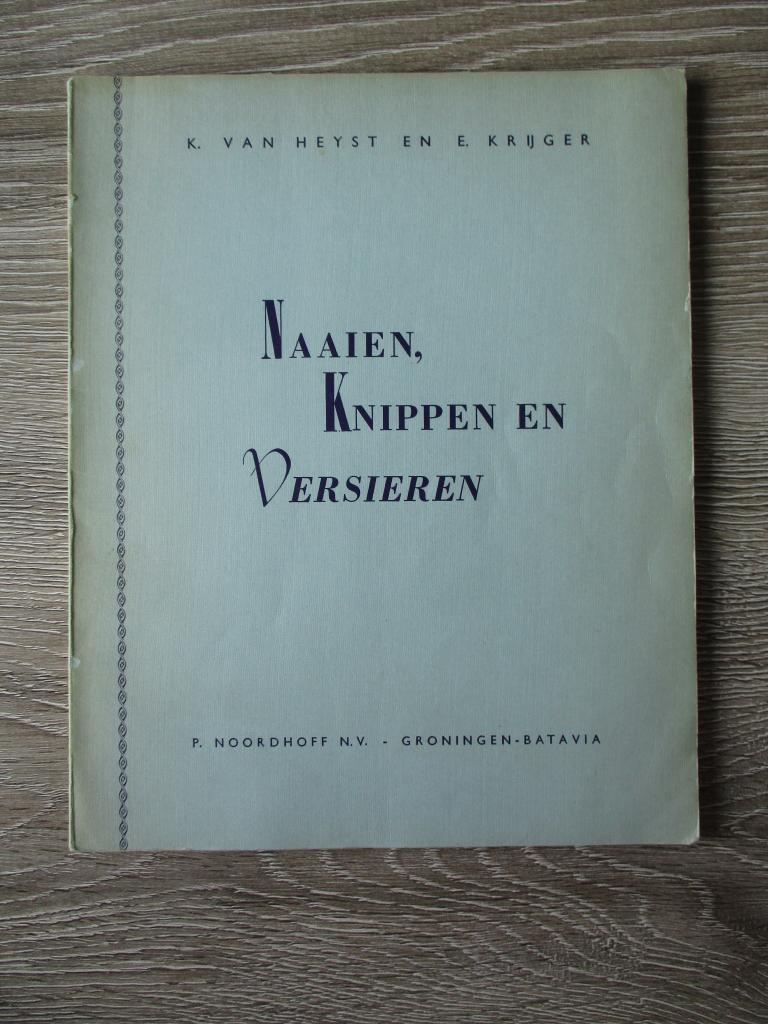 Naaien knippen en versieren - K. van Heyst en E. Krijger, Ophalen of Verzenden, Gelezen, Overige onderwerpen