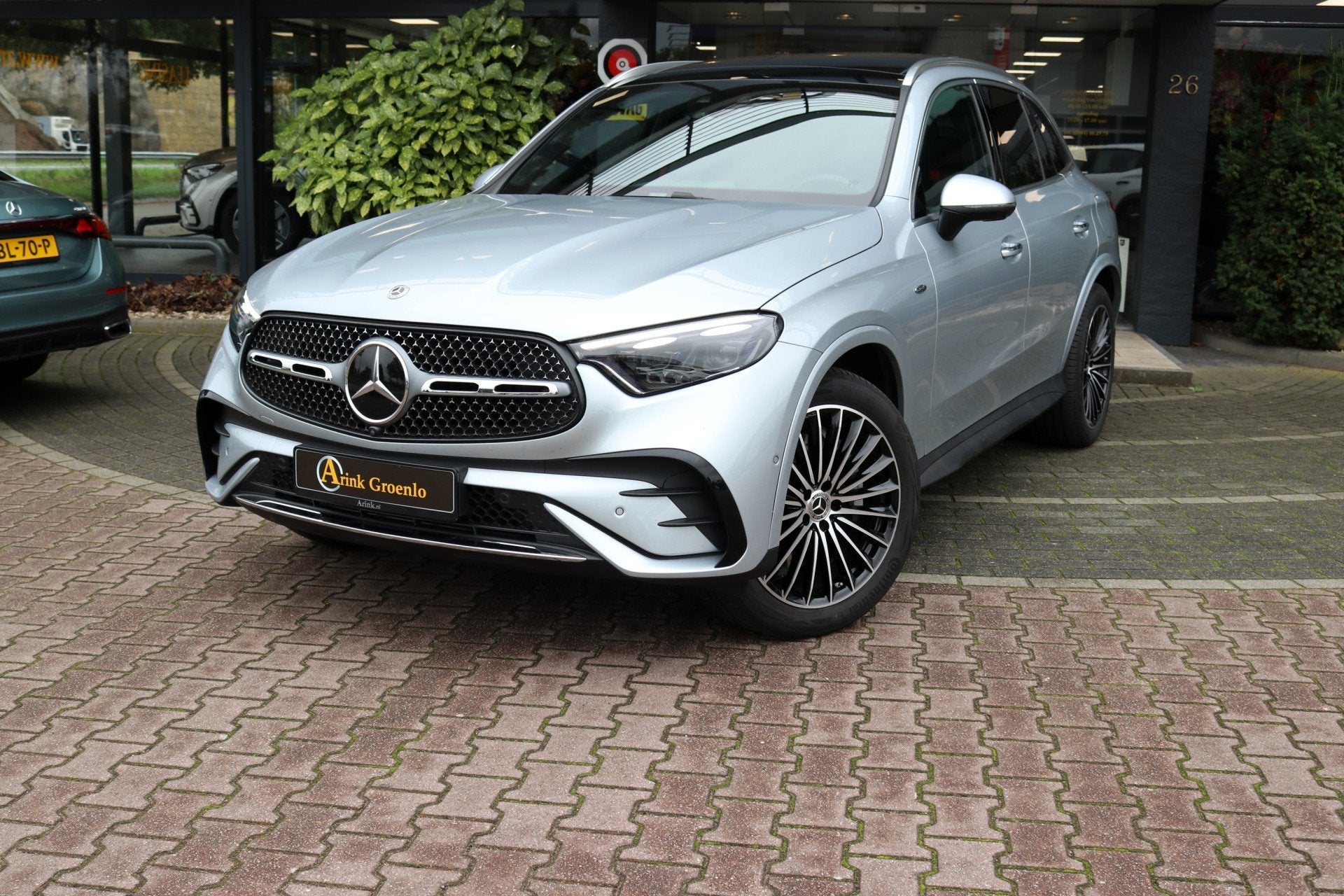 Mercedes-Benz GLC 300e 4MATIC AMG Line Luchtvering, Panorama, Automaat, Gebruikt, Leder en Stof, Vierwielaandrijving