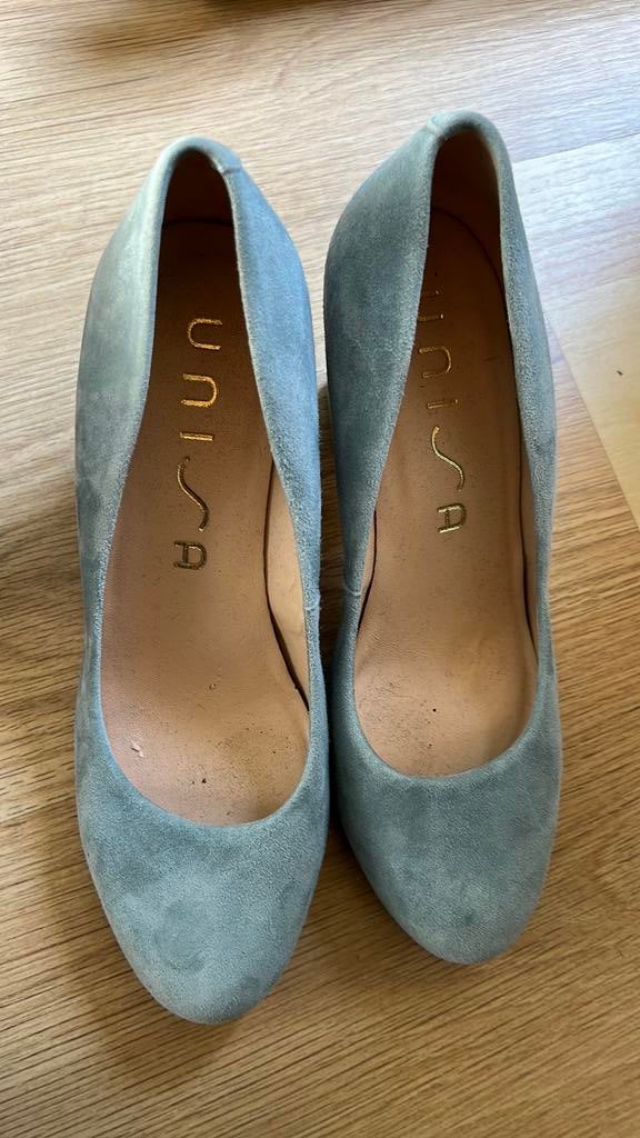 Unisa pumps lichtblauw 37, Ophalen of Verzenden, Zo goed als nieuw, Blauw