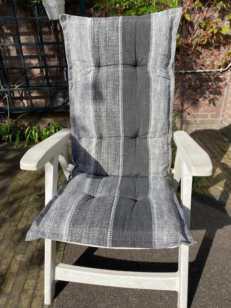 Tuinstoelkussens Madison grijs hoge rug met volant, Ophalen, Zo goed als nieuw