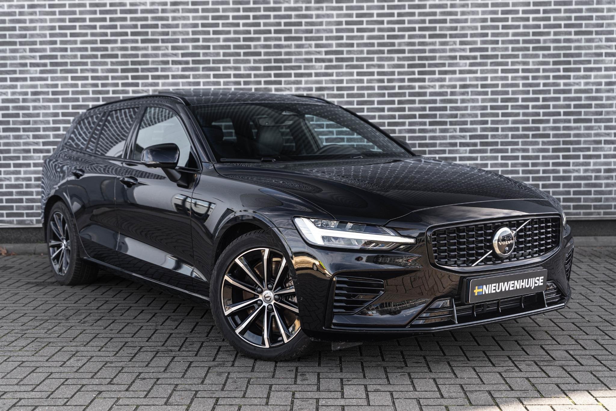 Volvo V60 2.0 T8 Plug-in Hybrid AWD Plus Dark | PHEV Long Ra, Auto's, Stof, Gebruikt, Euro 6, 4 cilinders