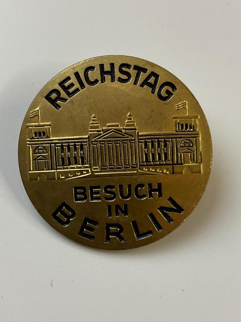 speldje / button Reichstag - Besuch in Berlin - vintage, Verzamelen, Speldjes, Pins en Buttons, Zo goed als nieuw, Stad of Land